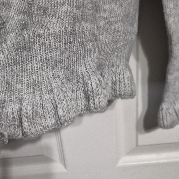 Brand Unknown Light Gray Cardigan Button With Scalloped Edge Sweater Size S NWOT - Picture 6 of 9